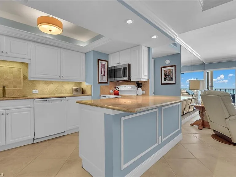 3443 Gulf Shore Blvd N #710 — Photo 8