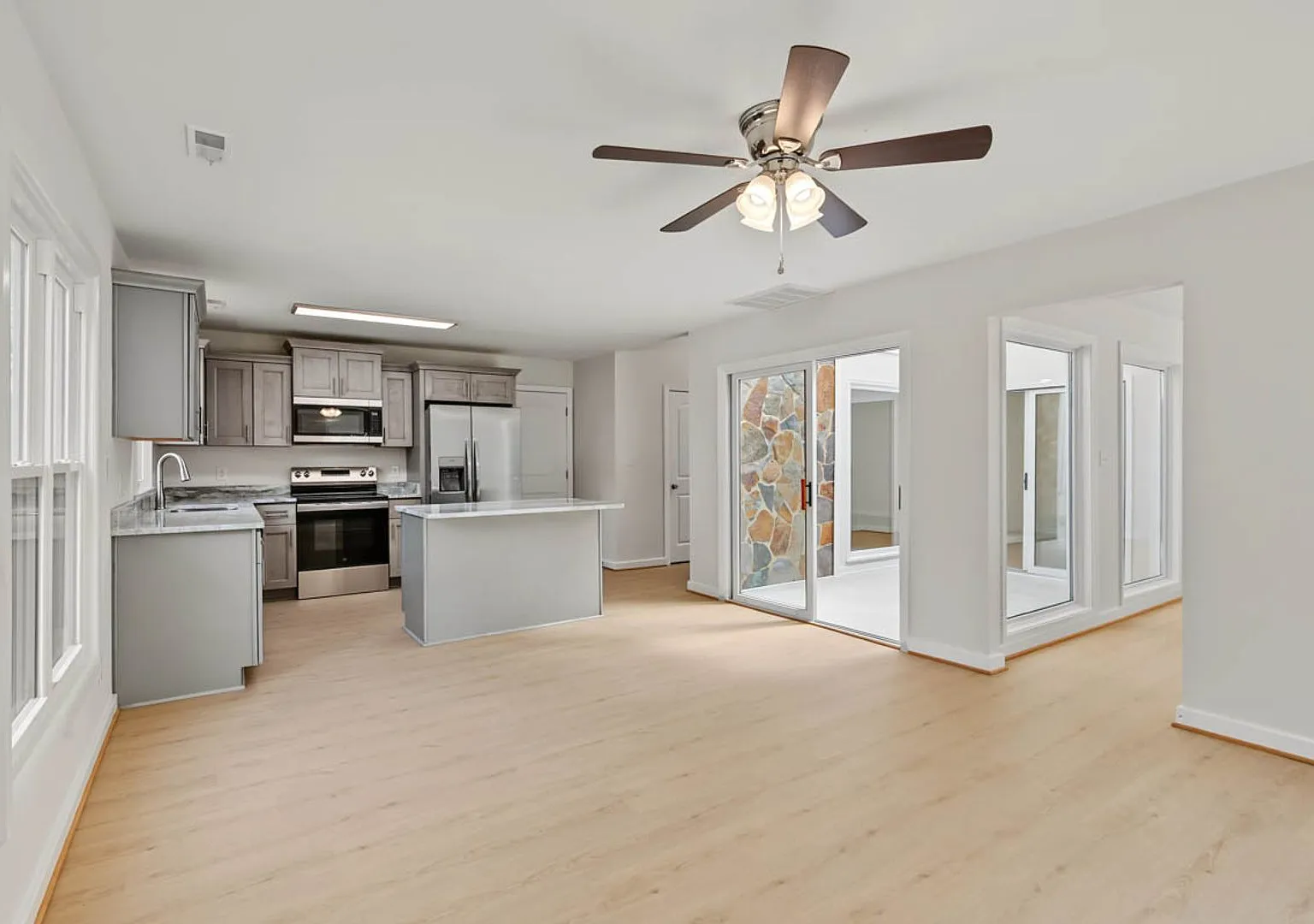 Renovated Seaford Home with Skylit Atrium & Spacious Yard — Photo 2