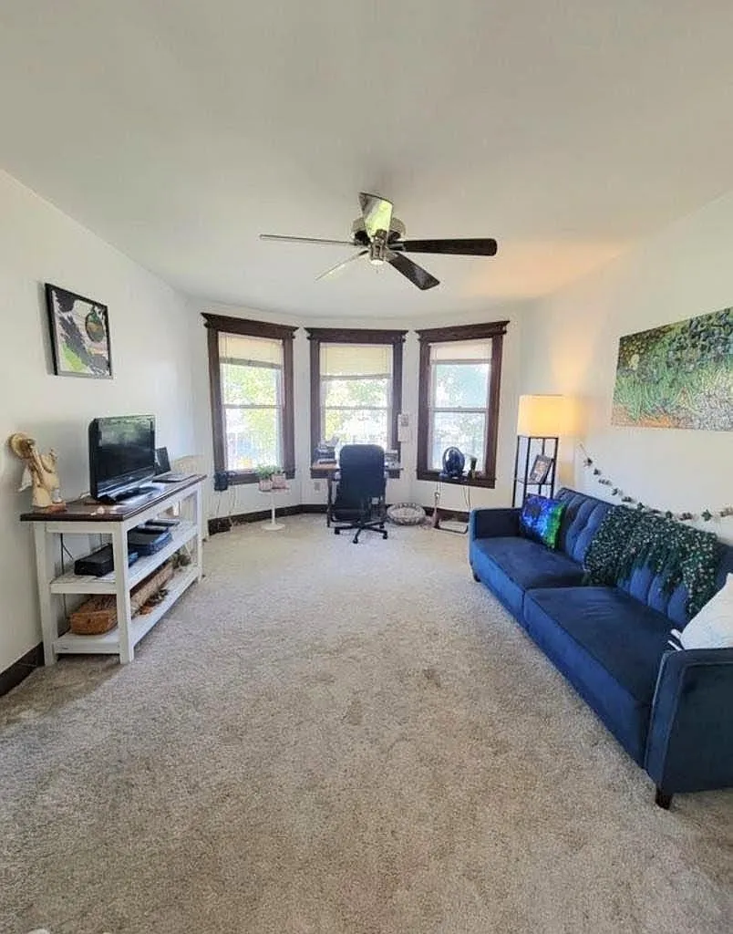 4 bed, 2.0 bath, $3,800 — Photo 2
