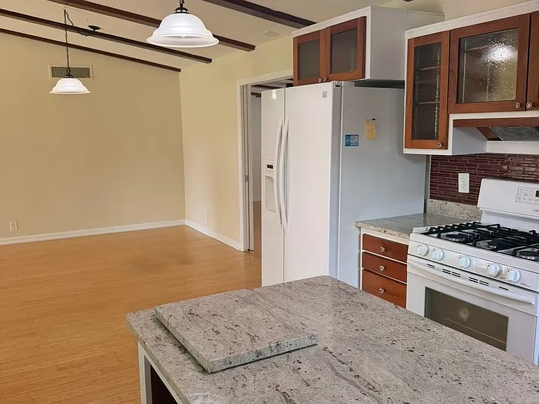 215 Woodlawn Dr — Photo 7