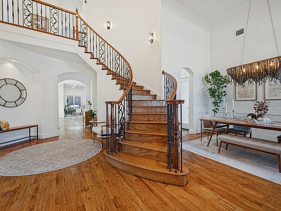 3rd image of 181 Hidden Lake Dr