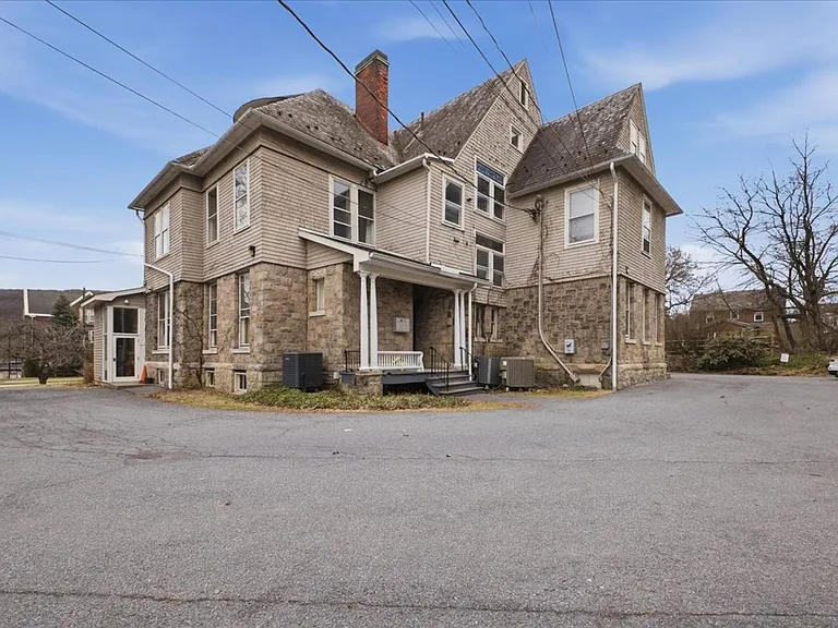 825 Delaware Ave — Photo 2