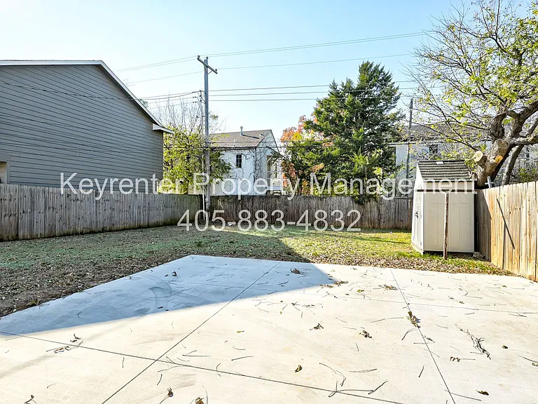N Gatewood Ave Duplex — Photo 65