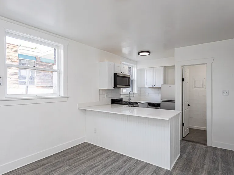150 South Apartments — Photo 5