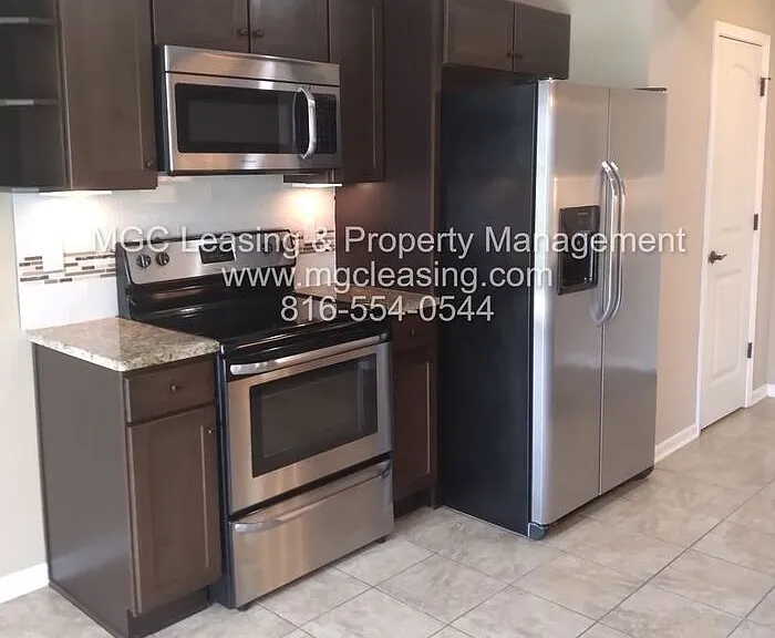 9444 N Baltimore Ave — Photo 2