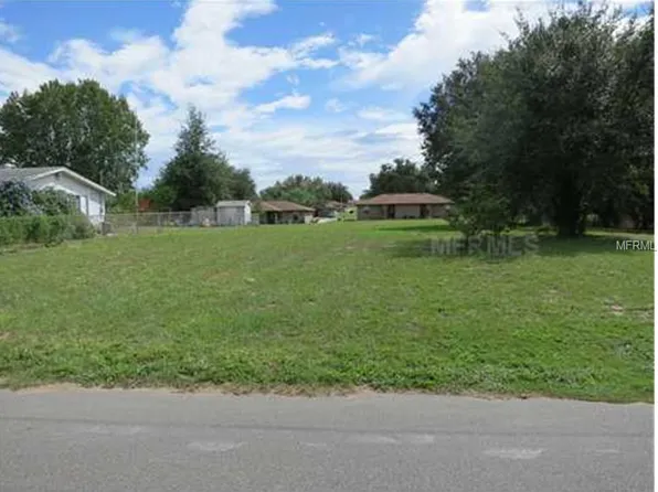 7th St W, Frostproof, FL 33843