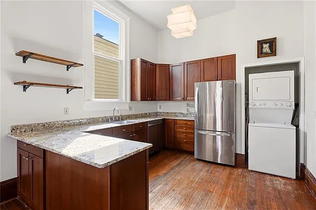 2 bed, 2.0 bath, 1300 sqft, $3,000 — Photo 4