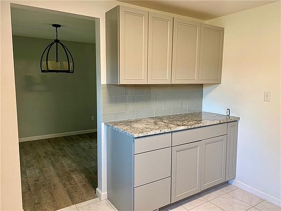 4th image of 105 Van Ryan Ct