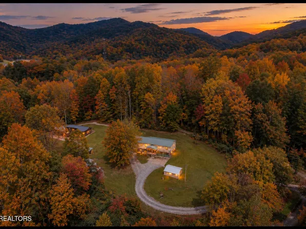 106 Patrick Hl, Oliver Springs, TN 37840