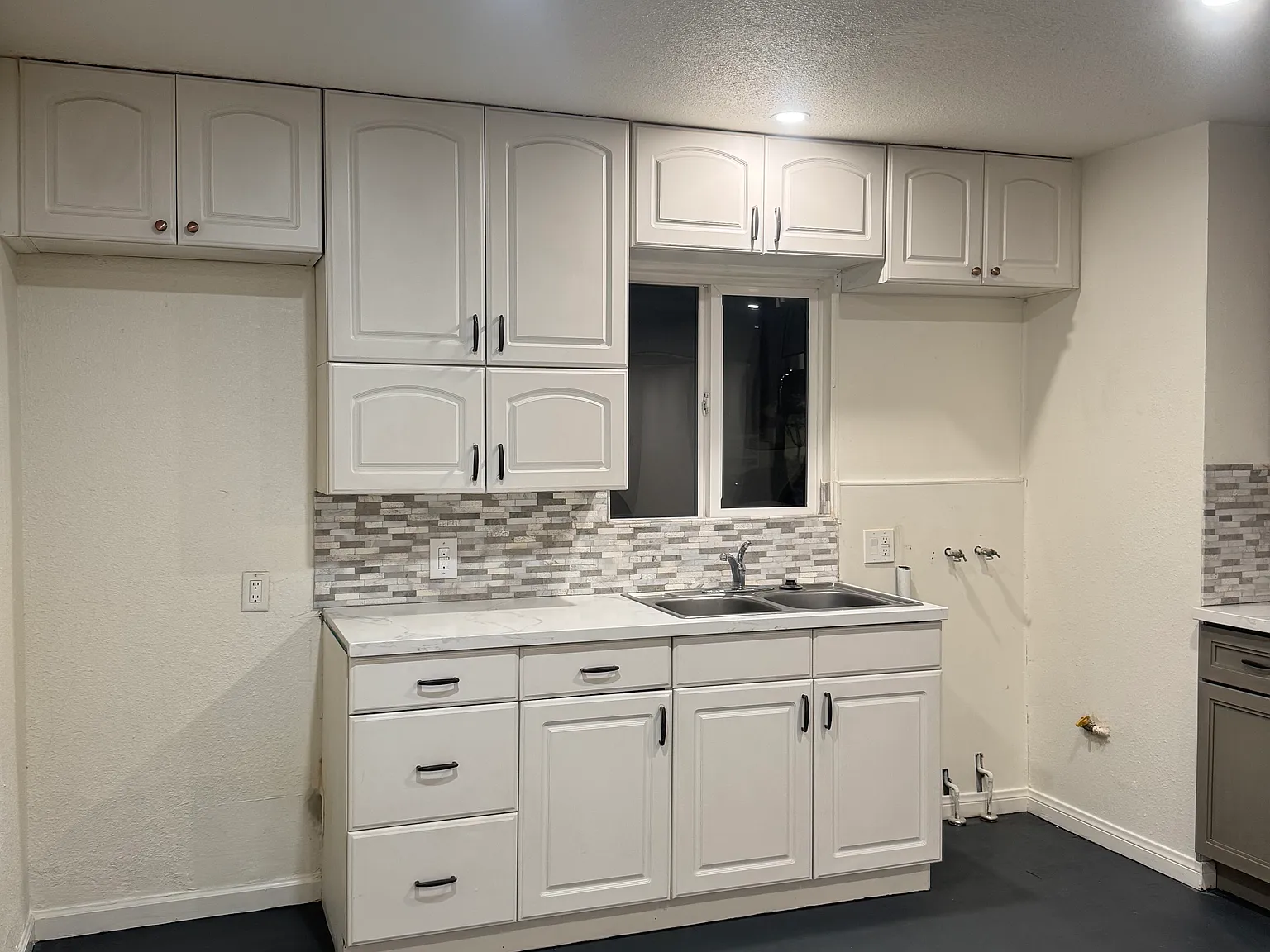 220 S Valley Center Ave — Photo 4