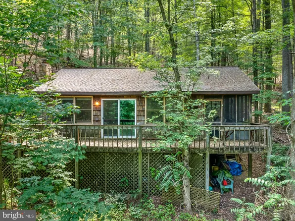1414 Briary Bottom Ln, Great Cacapon, WV 25422
