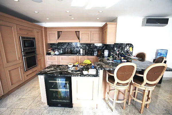 Sold by City Express Realty LLC | media 21