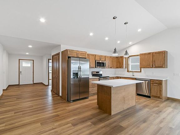 3rd image of 624 Roosevelt Street