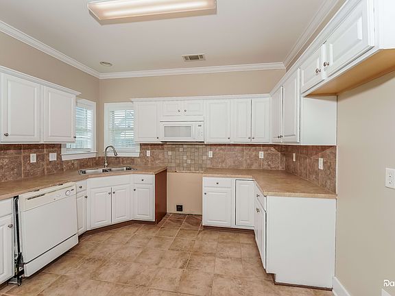 3rd image of 3016 Kelly Creek Ave