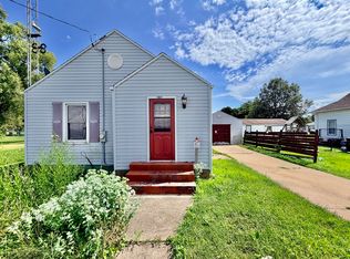 303 E 1st St, Cedar Point, IL 61316