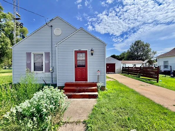 303 E 1st St, Cedar Point, IL 61316
