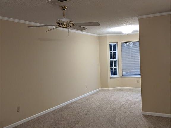 3rd image of 101 Windsor Ln