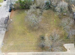 1405 Saunders St, Bryan, TX 77803