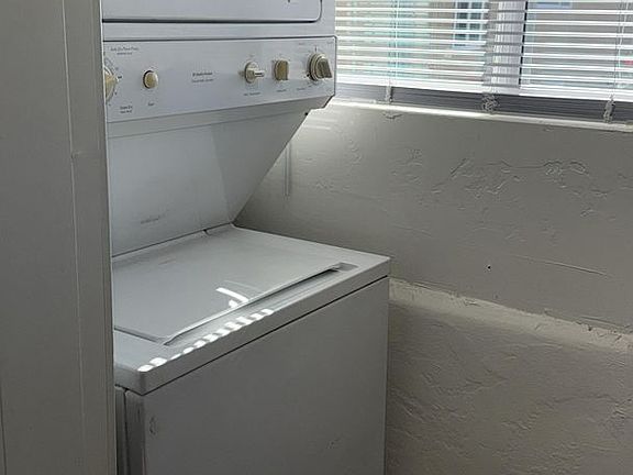 4th image of 4084-4090 Kansas St