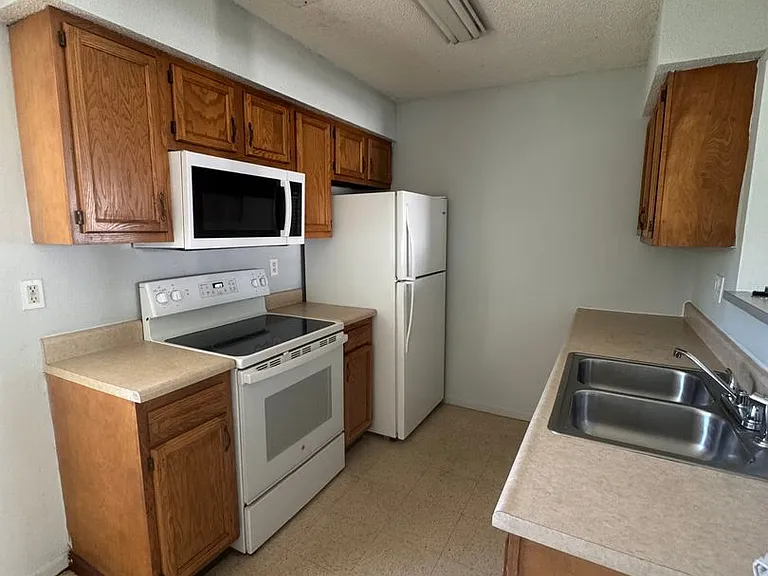 4182 W Bethany Dr — Photo 5