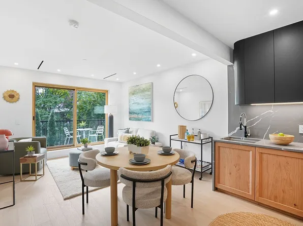 19 N Henry St #3B, Brooklyn, NY 11222