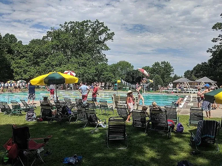 Katonah/Lewisbobo South Salem pool with cafe, sports, (a seperate kiddie pool as well)