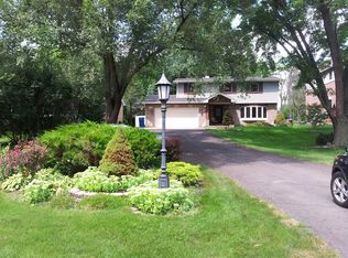 108 Forest Ave, Roselle, IL 60172