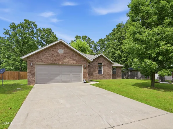 1027 Nickolas St, Aurora, MO 65605