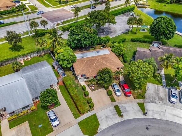 1384 Riverside Cir