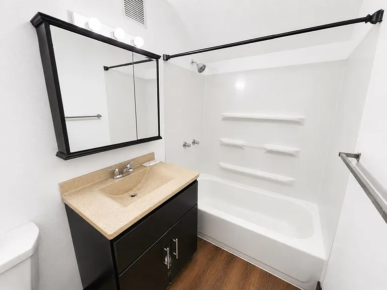 706 5th Ave NW #3 — Photo 6