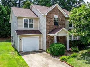 813 Raindrops Rd, Gastonia, NC 28054