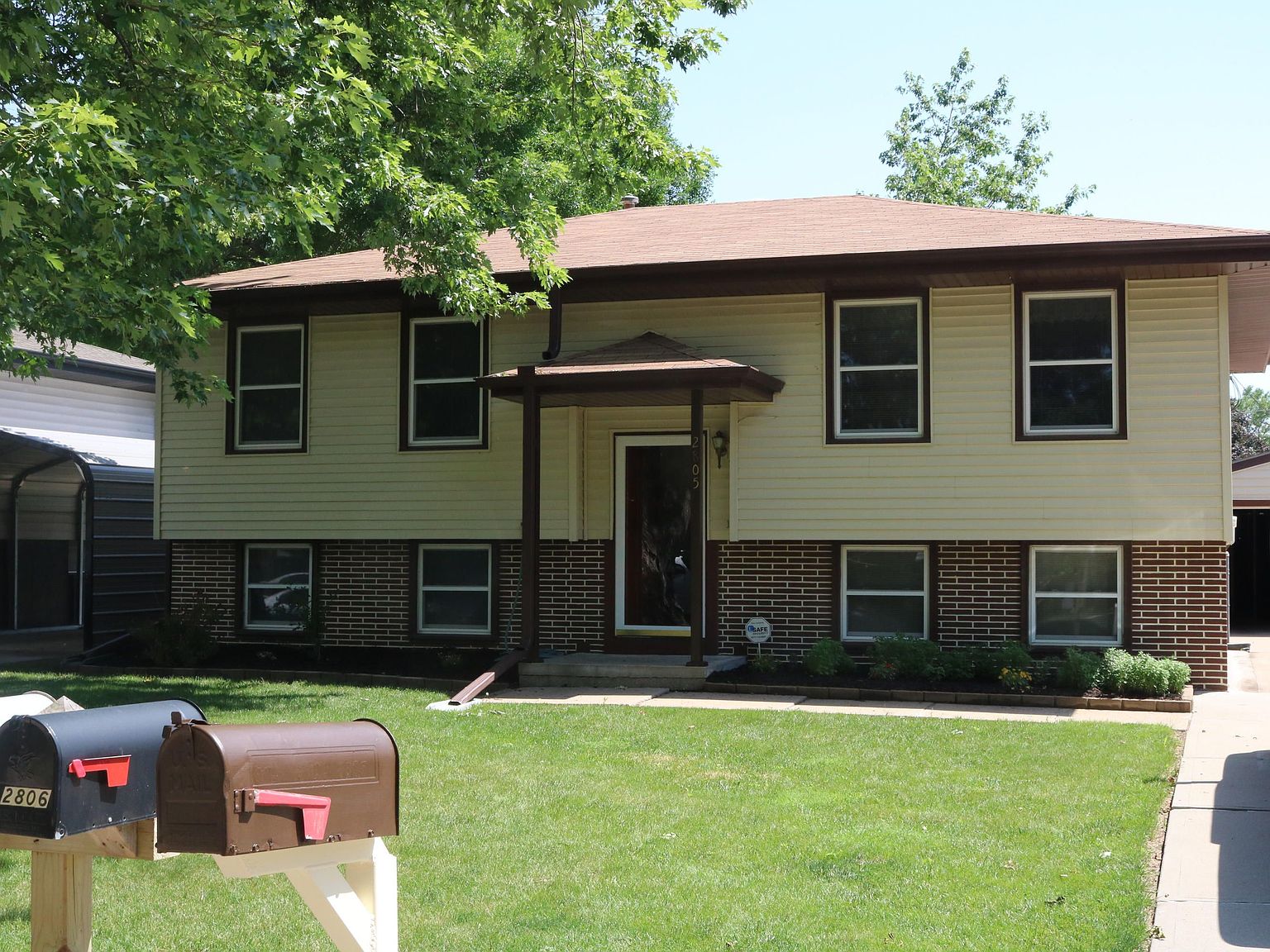 2805 35th Ave, Council Bluffs, IA 51501 | Zillow
