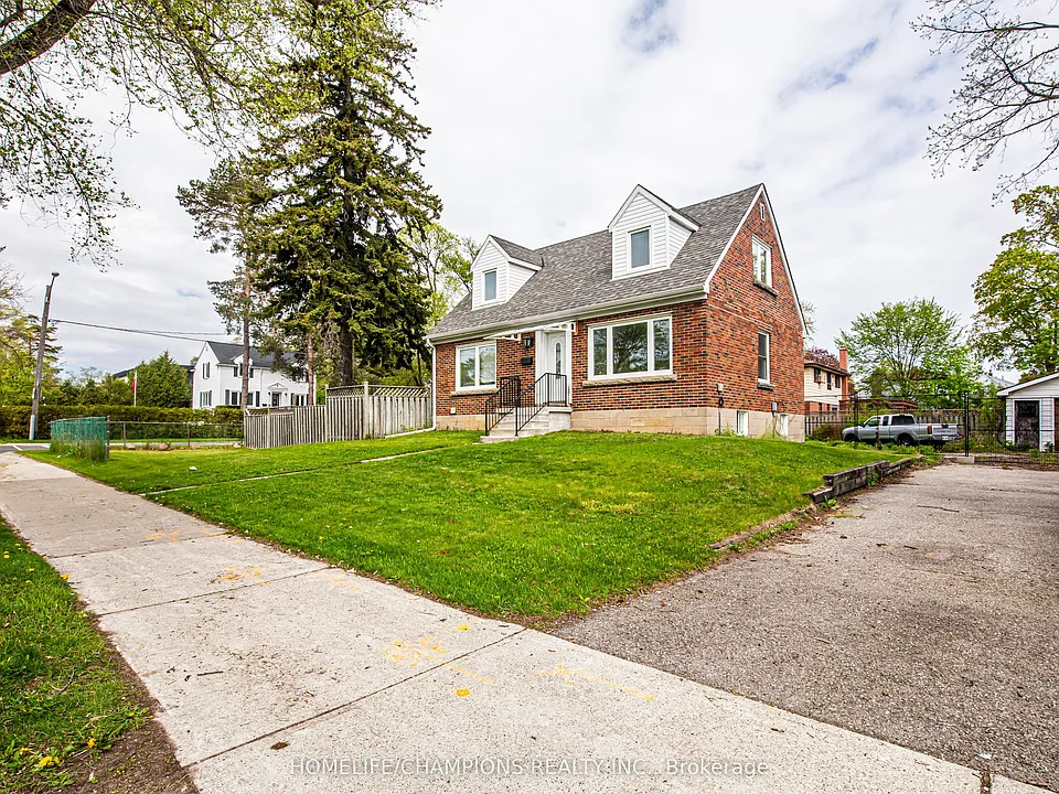 4300 Lawrence Ave E