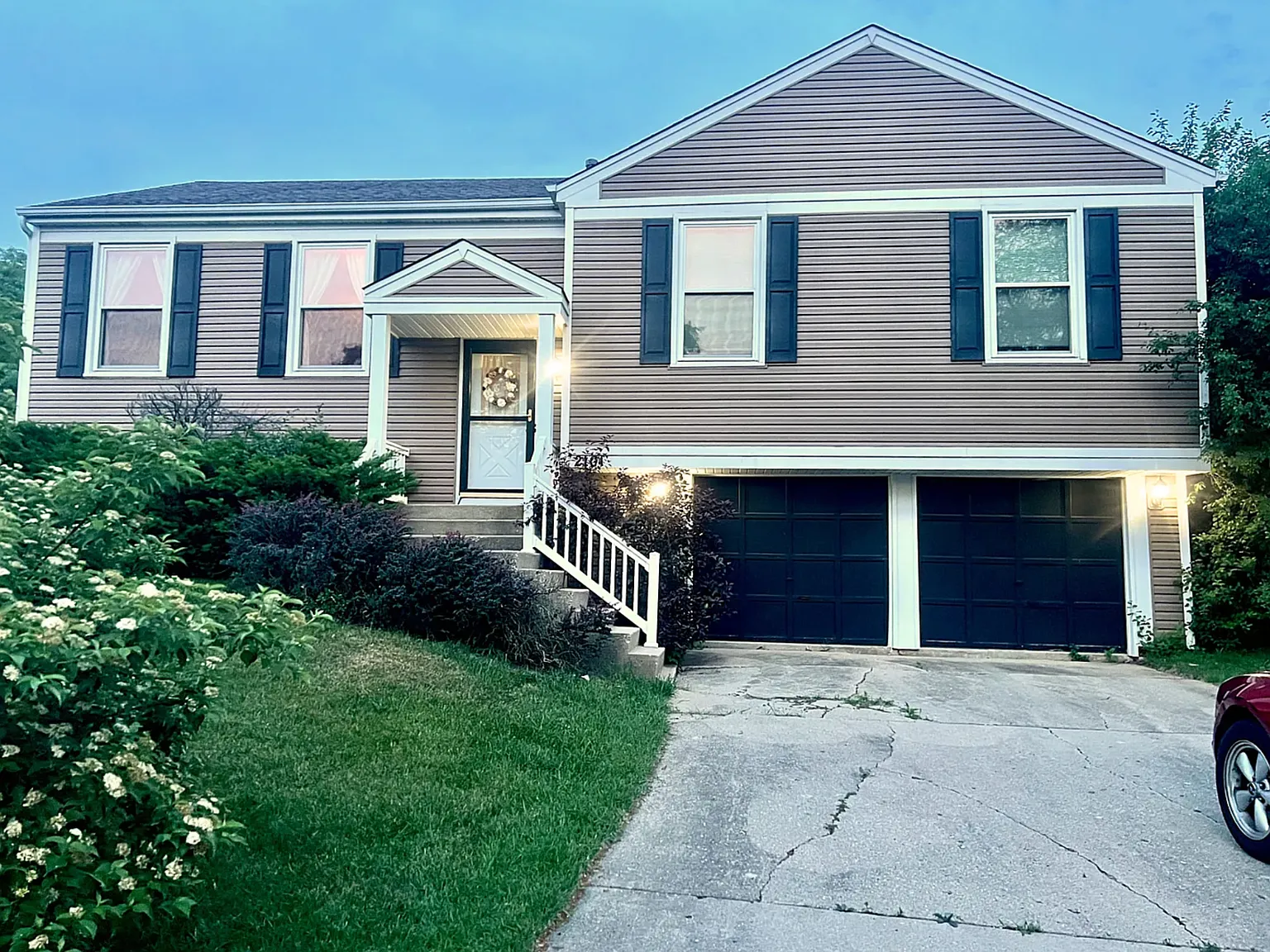 4 bed, 2200 sqft, $8,400 — Photo 4