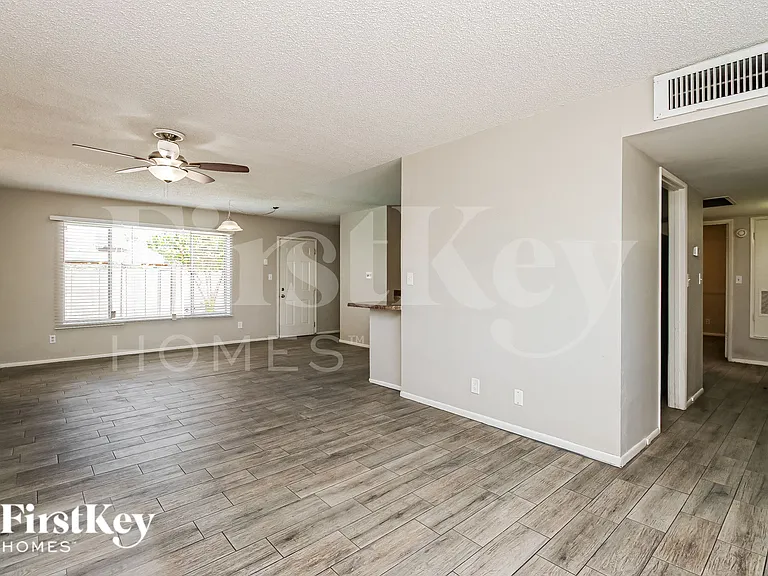 2030 E Aspen Ave — Photo 5