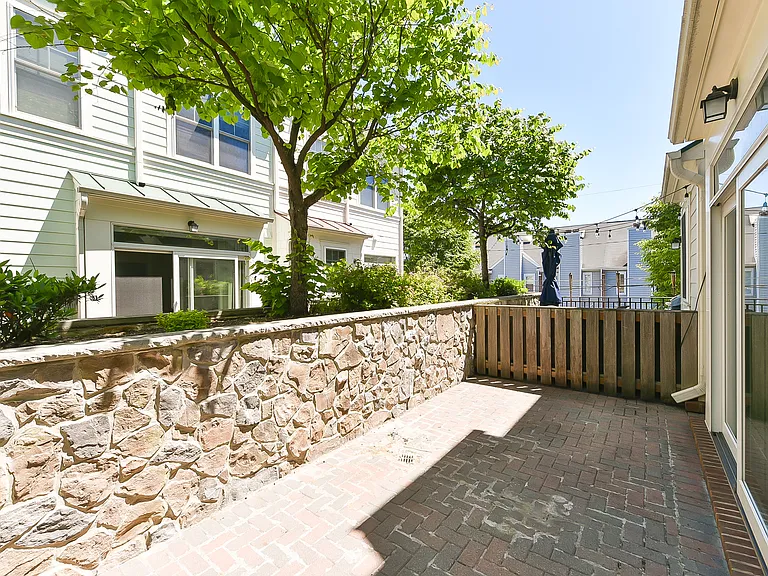 1928 N Vance St — Photo 24