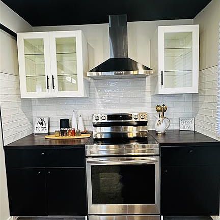 3rd image of 3519 Tecumseh Rd W