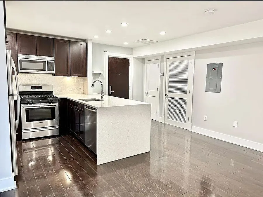 Sleek One-Bedroom in Eastern Market - Parking Spot Included! — Photo 4