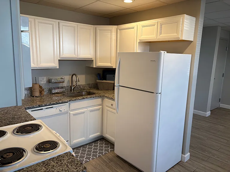 5843 Harrison Ave #201 — Photo 5
