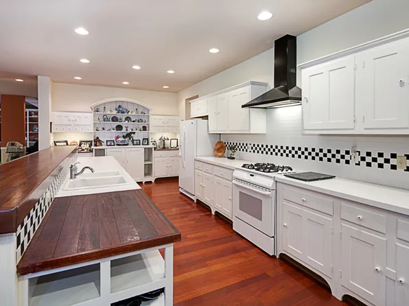 22908 SE 157th St, Issaquah, WA 98027