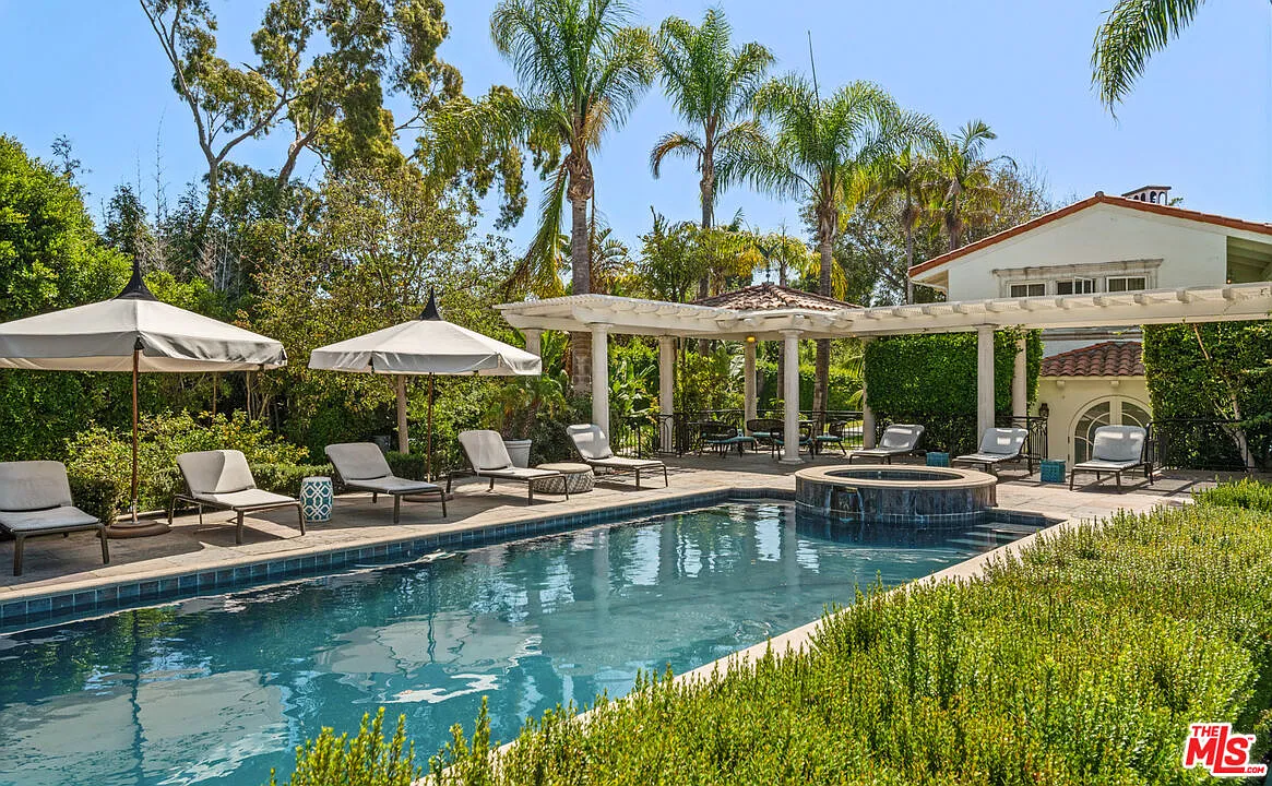 6 bed, 5.0 bath, 5097 sqft, $50,000 — Photo 1