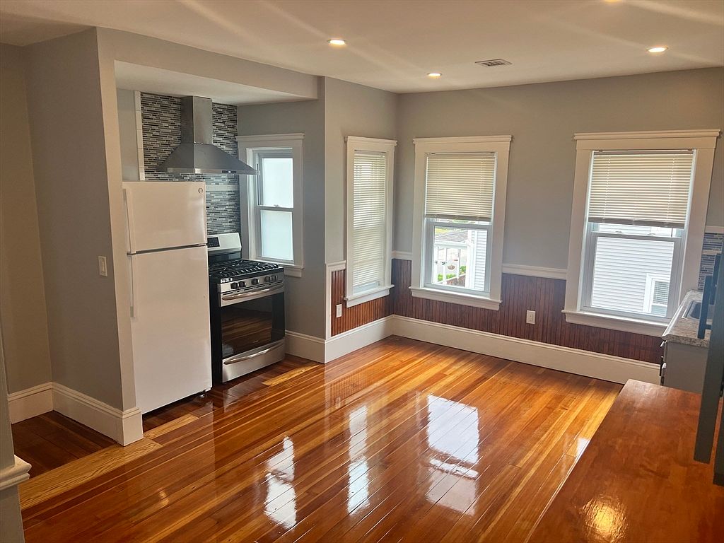 28 Albertina St #2, Quincy, MA 02169 | Zillow