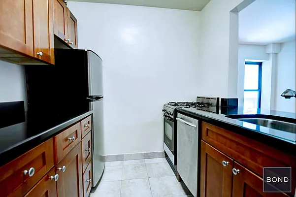 Rented by Bond New York | media 25