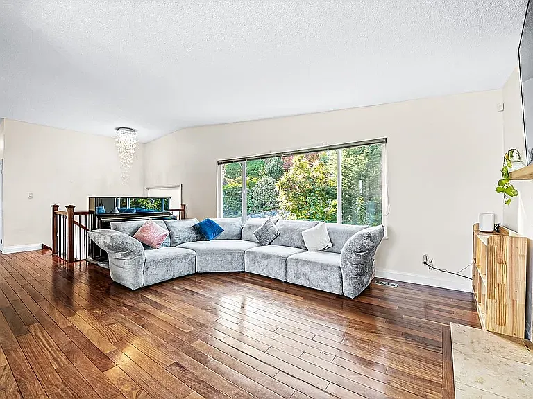 5 bed, 2100 sqft, $5,200 — Photo 4