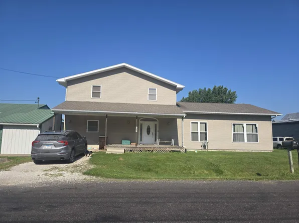 105 S Cedar St, Bowen, IL 62316