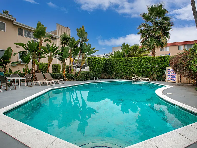 Cape Brentwood — Photo 6