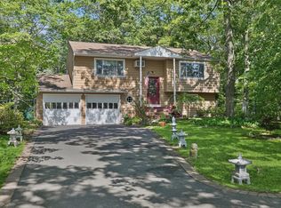 102 Carman Rd, Dix Hills, NY 11746
