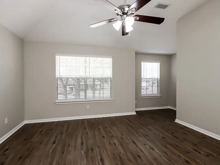 4010 Hunnington Dr — Photo 6