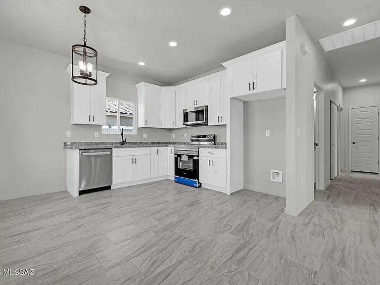 402 W Columbia St — Photo 8