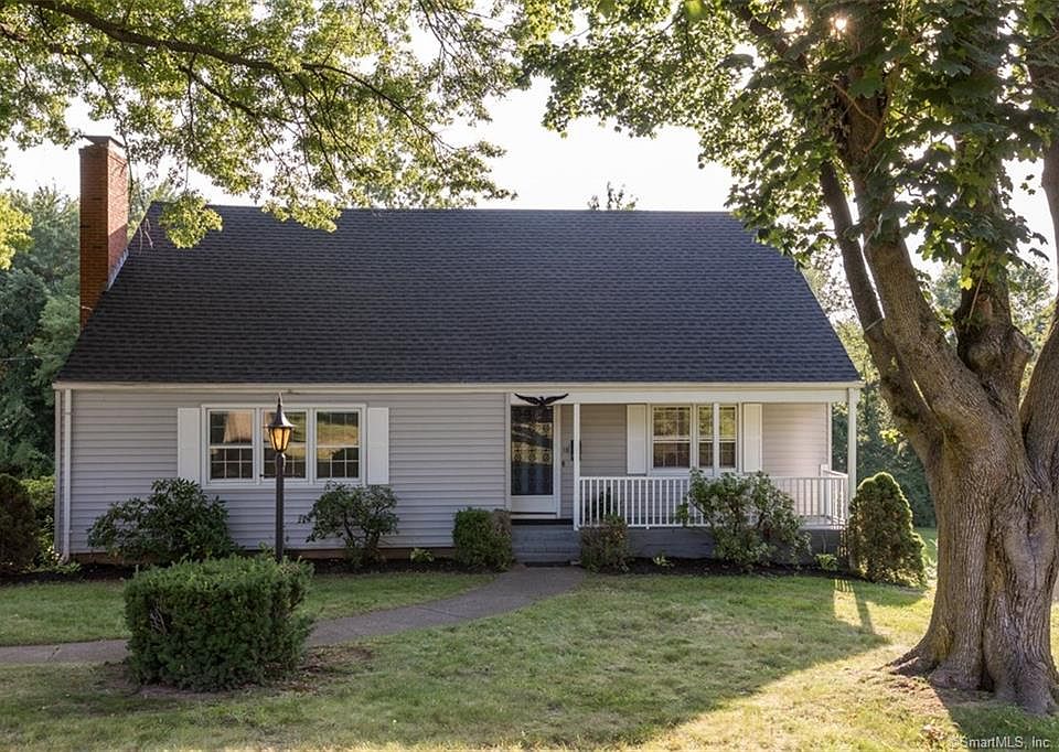 1st image of 18 Gaylord Dr